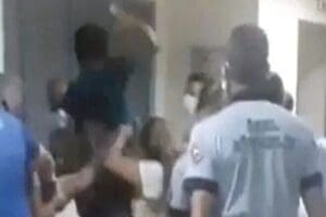 Burdur Devlet Hastanesi'nde sağlık &ccedil;alışanlarına saldıran 4 kişi g&ouml;zaltına alındı.