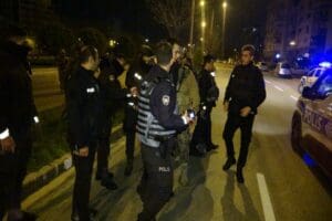 İzmir'in Bayraklı il&ccedil;esinde M.K., iddiaya g&ouml;re, hastaneden randevu alamayınca sinirlenip,