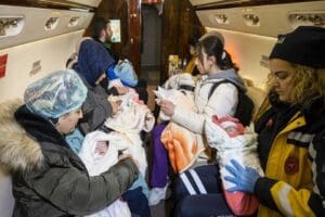 Aile ve Sosyal Hizmetler Bakanlığı'nca, enkaz altından &ccedil;ıkarılmış ve refakat&ccedil;isi