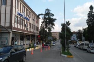 Kocaeli&rsquo;nin Kandıra il&ccedil;esinde hatalı sollama yapan bir s&uuml;r&uuml;c&uuml;ye korna &ccedil;alan