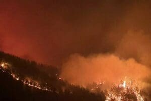 Hatay&rsquo;ın Hassa il&ccedil;elerinde ormanlık alanda &ccedil;ıkan yangına m&uuml;dahale ediliyor Akbez