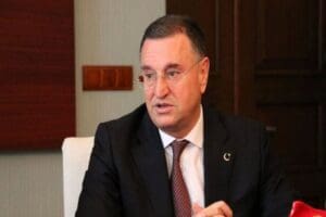 Hatay B&uuml;y&uuml;kşehir Belediye Başkanı&nbsp;L&uuml;tf&uuml; Savaş, "istifa etmeyi d&uuml;ş&uuml;yor musunuz?" sorusuna,