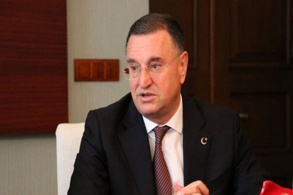 Hatay B&uuml;y&uuml;kşehir Belediye Başkanı&nbsp;L&uuml;tf&uuml; Savaş, "istifa etmeyi d&uuml;ş&uuml;yor musunuz?" sorusuna,
