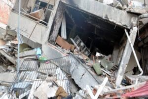 Hatay&rsquo;ın Defne il&ccedil;esinin Armutlu ve Gazi mahallelerinde enkaz altında kalan