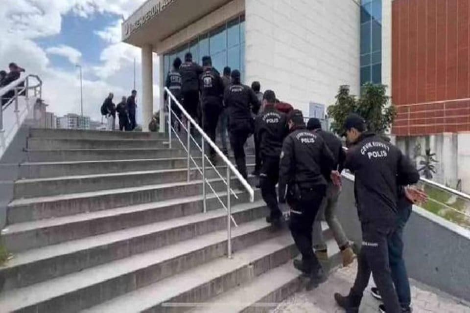 Hatay'da 9 yağma ş&uuml;phelisinden 6&rsquo;sı tutuklandı Hatay'ın İskenderun il&ccedil;esinde 'yağma
