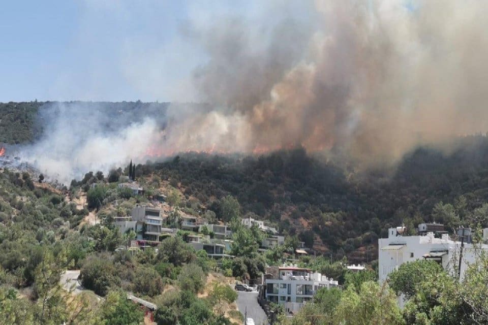 Hatay'ın merkez Antakya il&ccedil;esinde, yerleşim alanlarına yakın ormanlık alanda&nbsp;yangın&nbsp;&ccedil;ıktı. Bazı
