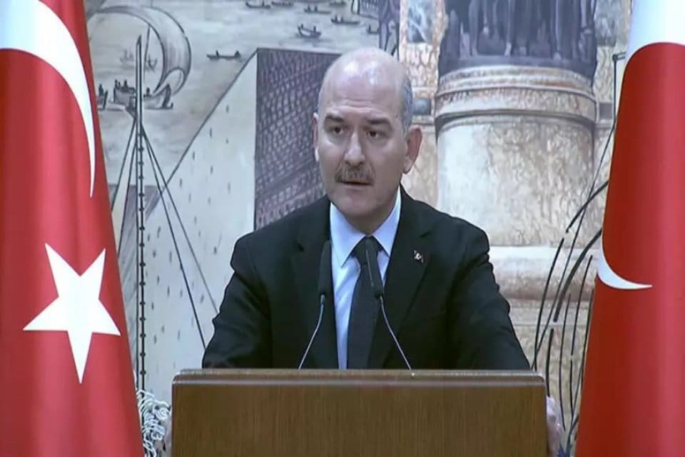 İ&ccedil;işleri Bakanı S&uuml;leyman Soylu depremler nedeniyle su şebekelerinin yoğun hasar