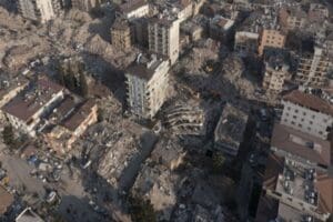 Hatay'da Rende Sitesi'nin depremde yıkılan 2 bloğu 105 kişiye mezar