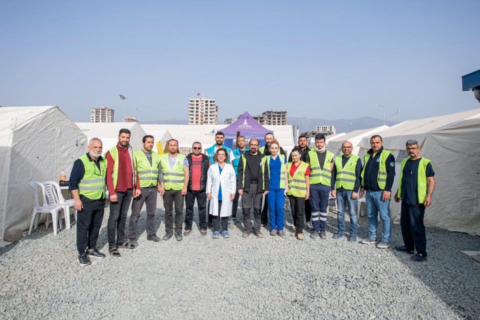 İzmir B&uuml;y&uuml;kşehir Belediyesi&rsquo;nin Hatay&rsquo;da kurduğu sahra hastanesinde ameliyathane de faaliyete