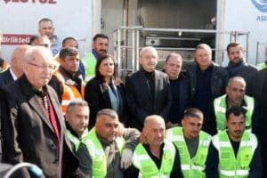 Hatay'da CHP'li belediyelerin oluşturduğu koordinasyon merkezlerinde incelemelerde bulunan CHP Genel