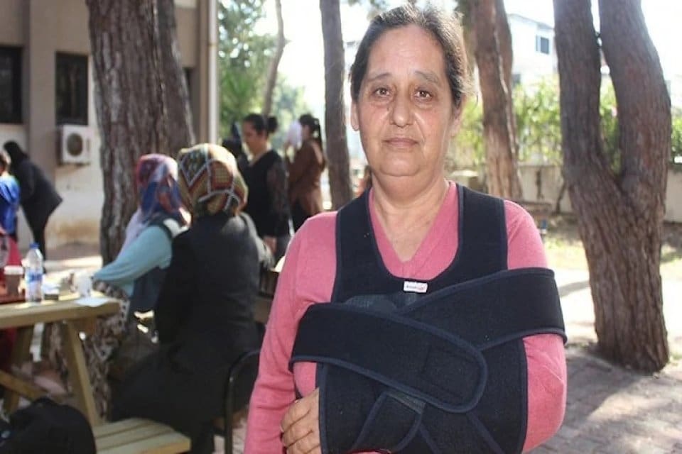 Depremlerde Hatay'da evi ağır hasar g&ouml;r&uuml;nce ailesi ile Antalya'ya yerleştirilen