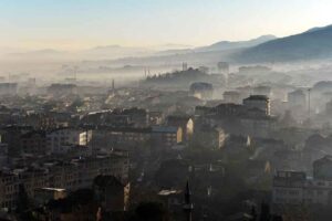 Kış ayları yaklaşırken b&uuml;y&uuml;kşehirler başta olmak &uuml;zere kentlerdeki hava kirliliği