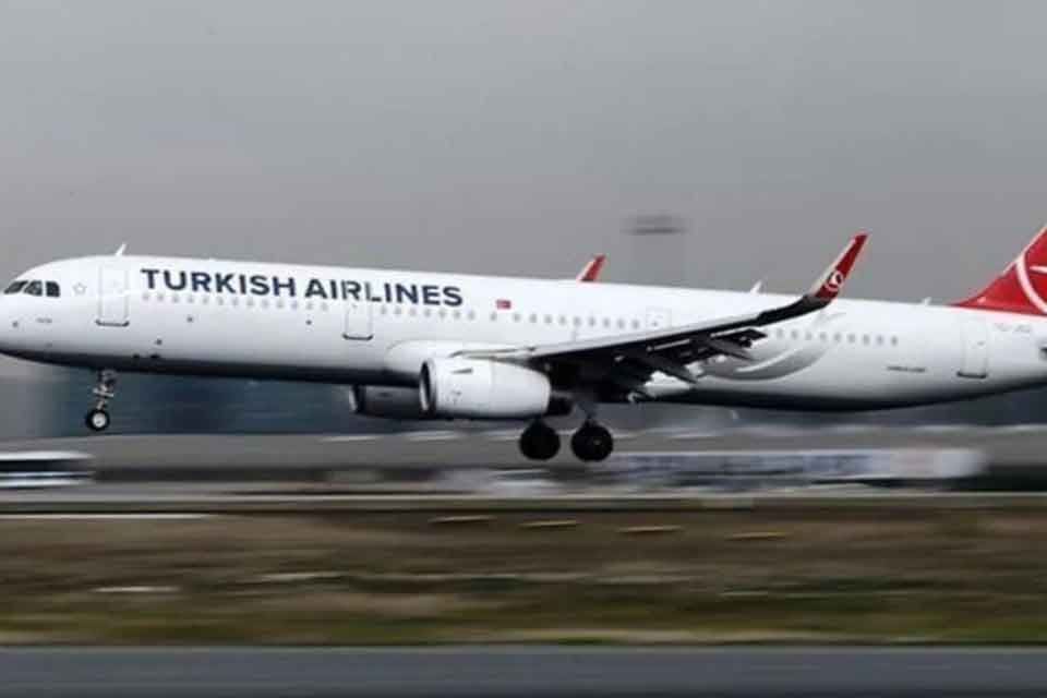 T&uuml;rkiye'den sınır dışı edilerek &uuml;lkesi Tunus'a g&ouml;nderilen yolcu, T&uuml;rk Hava