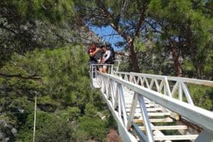 MUĞLA'nın Fethiye il&ccedil;esinde tekli u&ccedil;uş yapan ve ağaca takılan yama&ccedil;