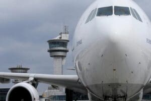 Kanada'dan Amsterdam Schiphol Havalimanı'na gelen u&ccedil;ağın iniş takımlarında ceset bulundu.