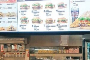 Dolar 17 TL&rsquo;yi, Euro 19 TL&rsquo;yi aşarken t&uuml;m &uuml;r&uuml;nlerde zam