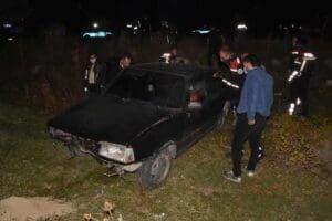 K&uuml;tahya'da eğlence mekanlarının bulunduğu caddede otomobilinden havaya ateş eden, polisin