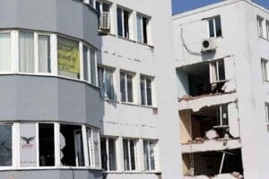 Hatay, depremlerin ardından hayalet şehre d&ouml;nerken, hasarlı binalardan geriye 'kiralık'