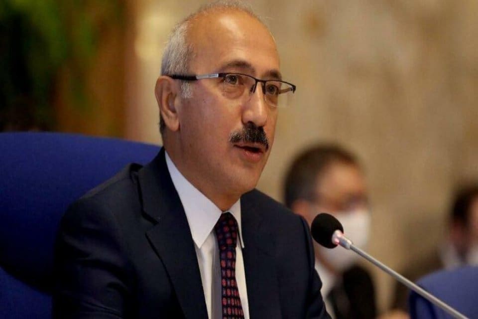 Hazine ve Maliye Bakanı L&uuml;tfi Elvan istifa etti. Yerine yardımcısı