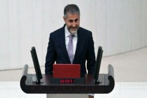 Hazine ve Maliye Bakanı L&uuml;tfi Elvan, g&ouml;revini Nurettin Nebati'ye devretti.
