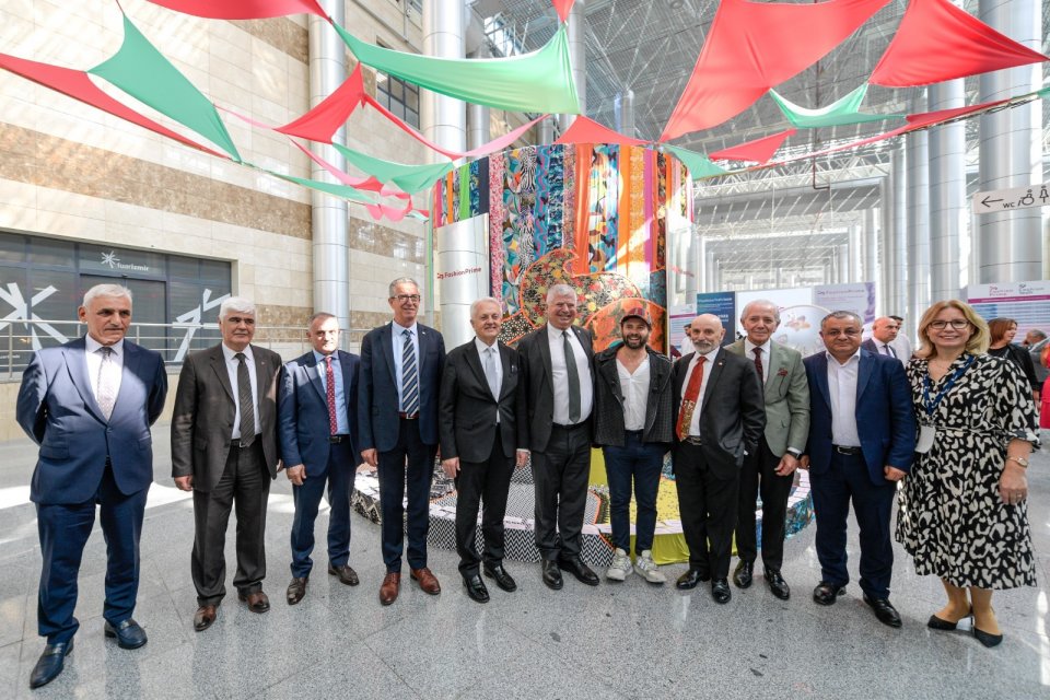 İzmir Büyükşehir Belediyesi ev sahipliğinde hazır giyim sektörünü buluşturan Fashion