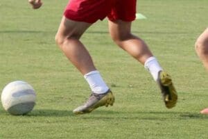 Hazırlık karşılaşmasında&nbsp;saha karıştı Karşıyaka ile Bergama Belediyespor&nbsp;ma&ccedil;ı yarıda kaldı. &Ccedil;iğli