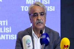 Se&ccedil;imlere 41 g&uuml;n kala ittifakların liste tartışmaları siyasetin g&uuml;ndeminde yer