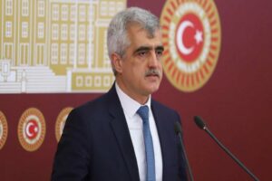 HDP'li Gergerlioğlu hakkında TBMM'deki eylemi nedeniyle kamu görevini usulsüz üstlenme