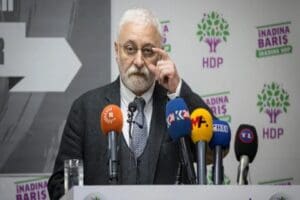 HDP'li Saruhan Olu&ccedil;, TBMM'de d&uuml;zenlediği basın toplantısını rahatsızlığı nedeniyle yarım