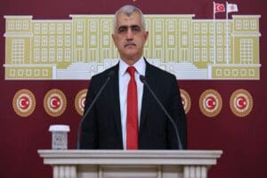 HDP'li &Ouml;mer Faruk Gergerlioğlu, 4 aylık aranın ardından yeniden milletvekiliği