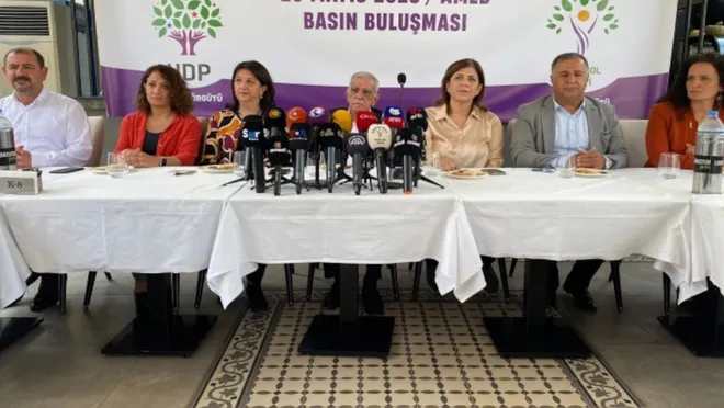 Ahmet Türk, HDP ve YSP’den sandığa gitme çağrısı: ‘Tekrar kazanırsa, toplum nefessiz kalır’