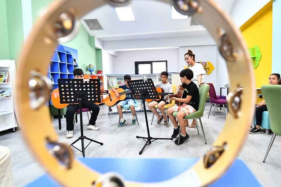 İzmir B&uuml;y&uuml;kşehir Belediye Başkanı Tun&ccedil; Soyer&rsquo;in kentsel olanaklara erişimi kısıtlı