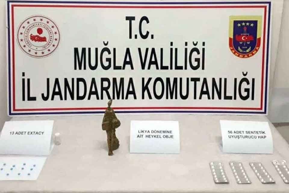 Muğla'nın Dalaman il&ccedil;esinde jandarmanın d&uuml;zenlediği operasyonda, Likya d&ouml;nemine ait heykelcik