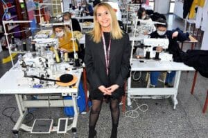 İzmir'de tekstil işiyle uğraşan bir ailenin kızı olan Cansen Kırıkkaya