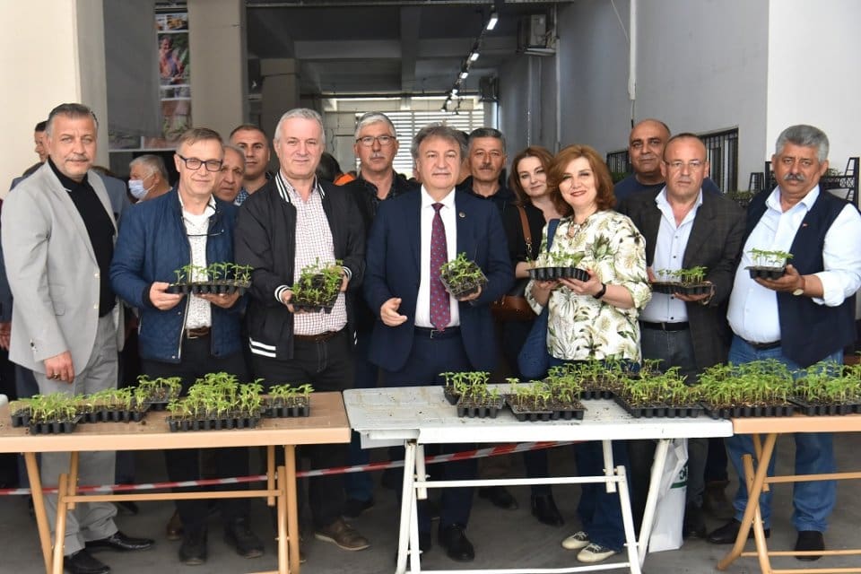 Yerelde kalkınma hedefiyle tarıma destek olan Bornova Belediyesi atalık tohumlardan