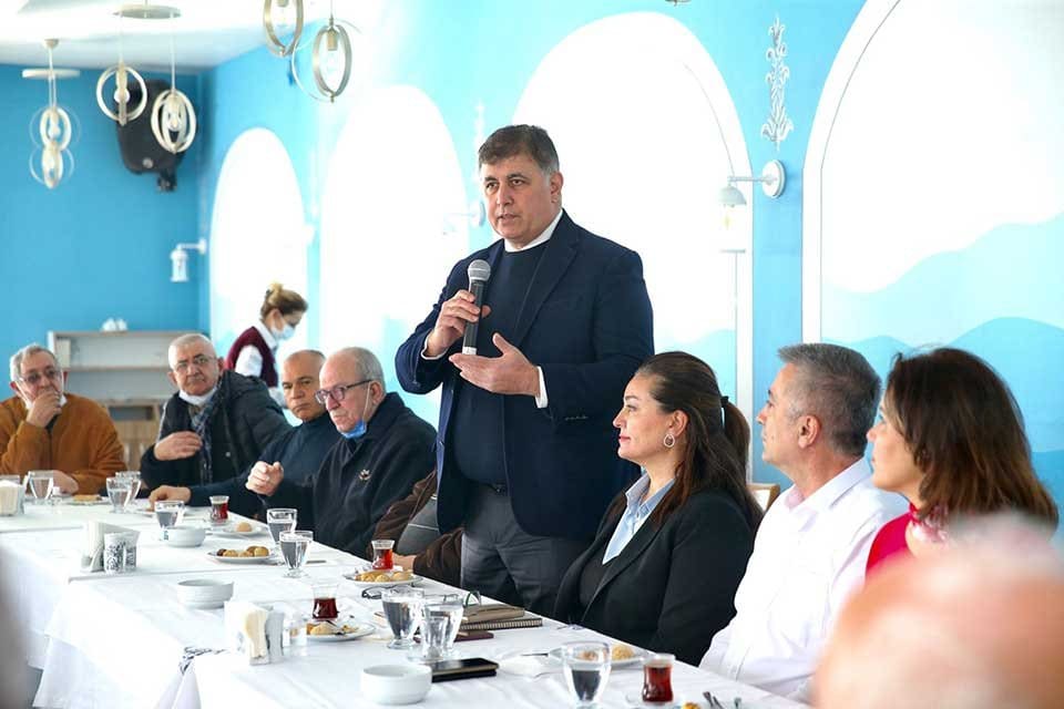 Mesleklerinde başarılı olup emeklilikte Karşıyaka'yı se&ccedil;en insanların tecr&uuml;belerine değer verdiklerini