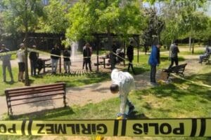 Ataşehir'de Tuncay Kılı&ccedil; parkta herkesin g&ouml;z&uuml; &ouml;n&uuml;nde eşi Selma Kılı&ccedil;'ı
