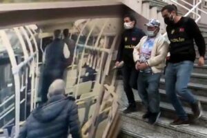 İzmir'in Konak ilçesinde, ulaşım kartında HES kodunun tanımlı olmaması nedeniyle