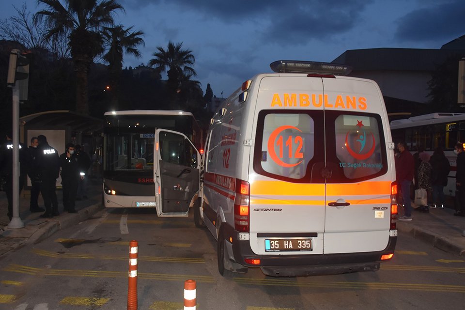 İzmir'in Konak ilçesinde, bindiği belediye otobüsünde sürücüye HES kodunu göstermeyen
