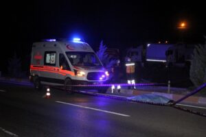 Manisa'nın Kula il&ccedil;esinde, lokantada yemek yedikten sonra aracının yanına giderken