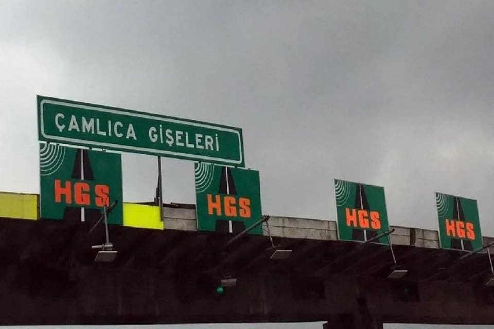 Dolandırıcılar sahte HGS borcu mesajı g&ouml;ndererek kullanıcıları ağlarına d&uuml;ş&uuml;rmeye &ccedil;alışıyor.