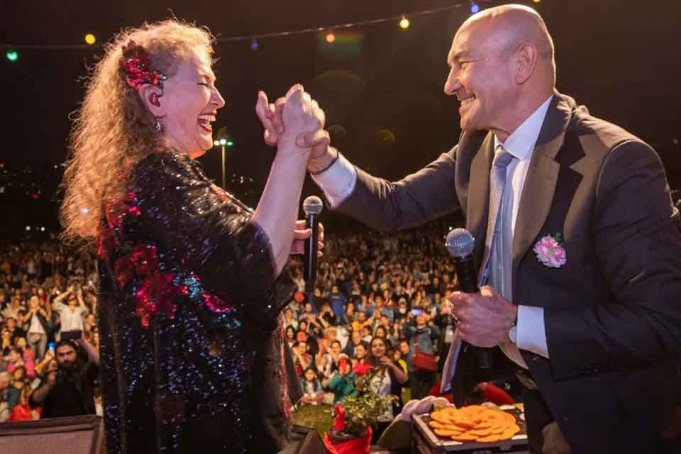 İzmirliler, baharın başlangıcı ve doğanın uyanışı olarak kabul edilen Hıdırellez&rsquo;i