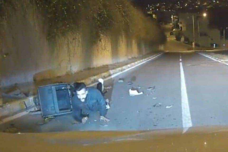 İZMİR'de, veteriner hekim E.Y. (37), motosikletini &ccedil;alan kişi zannettiği motosikletli
