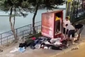 İZMİR'in Karabağlar il&ccedil;esinde, ihtiya&ccedil; sahibi kişiler i&ccedil;in yerleştirilen giysi toplama
