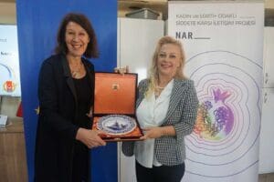 Hollanda Kraliyeti B&uuml;y&uuml;kel&ccedil;isi Marjanne de Kwaasteniet, İzmir Gazeteciler Cemiyeti&rsquo;ni ziyaret