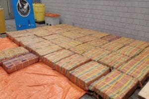 Hollanda'nın liman kenti Rotterdam'da Ekvador'dan gelen bir gemide 3 ton
