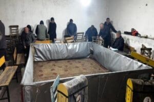 Gaziantep'te, polis ekiplerinin baskınında, kahvehanede horoz d&ouml;v&uuml;şt&uuml;rerek kumar oynadığı belirlenen