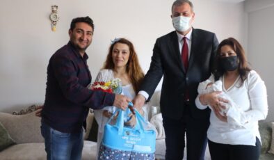 'Hoş geldin bebek' projesi Başkan Duran'ın ziyaretleriyle başladı