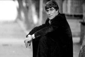 Agos Gazetesi &ouml;n&uuml;nde uğradığı suikast sonucu hayatını kaybeden Hrant Dink'in