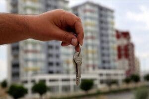 Ev sahiplerinin eski kiracılarını &ccedil;ıkarmak i&ccedil;in kullandığı y&ouml;ntemlere 'noterden ihtarname'
